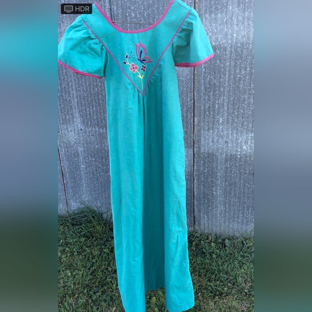 Vintage flutter sleeve embroidered house dress